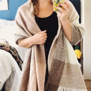 H&M Blanket Scarf in Brown/ Cream Plaid